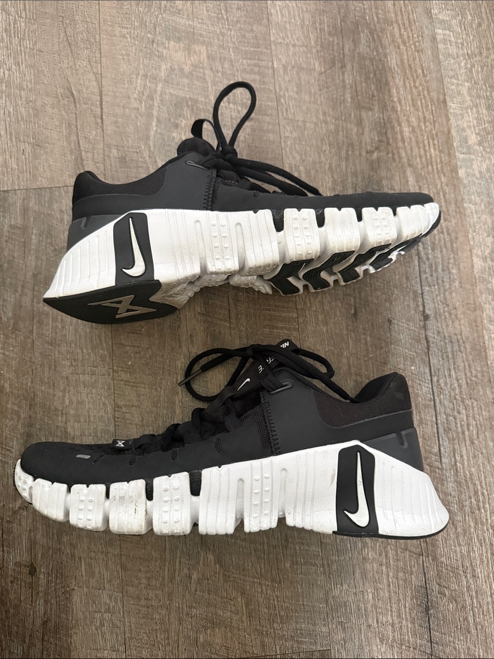 Nike Metcon - Black Athletic Sneakers with Subtle White Accents